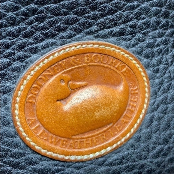 Dooney and Bourke classic leather Satchel - Picture 6 of 10